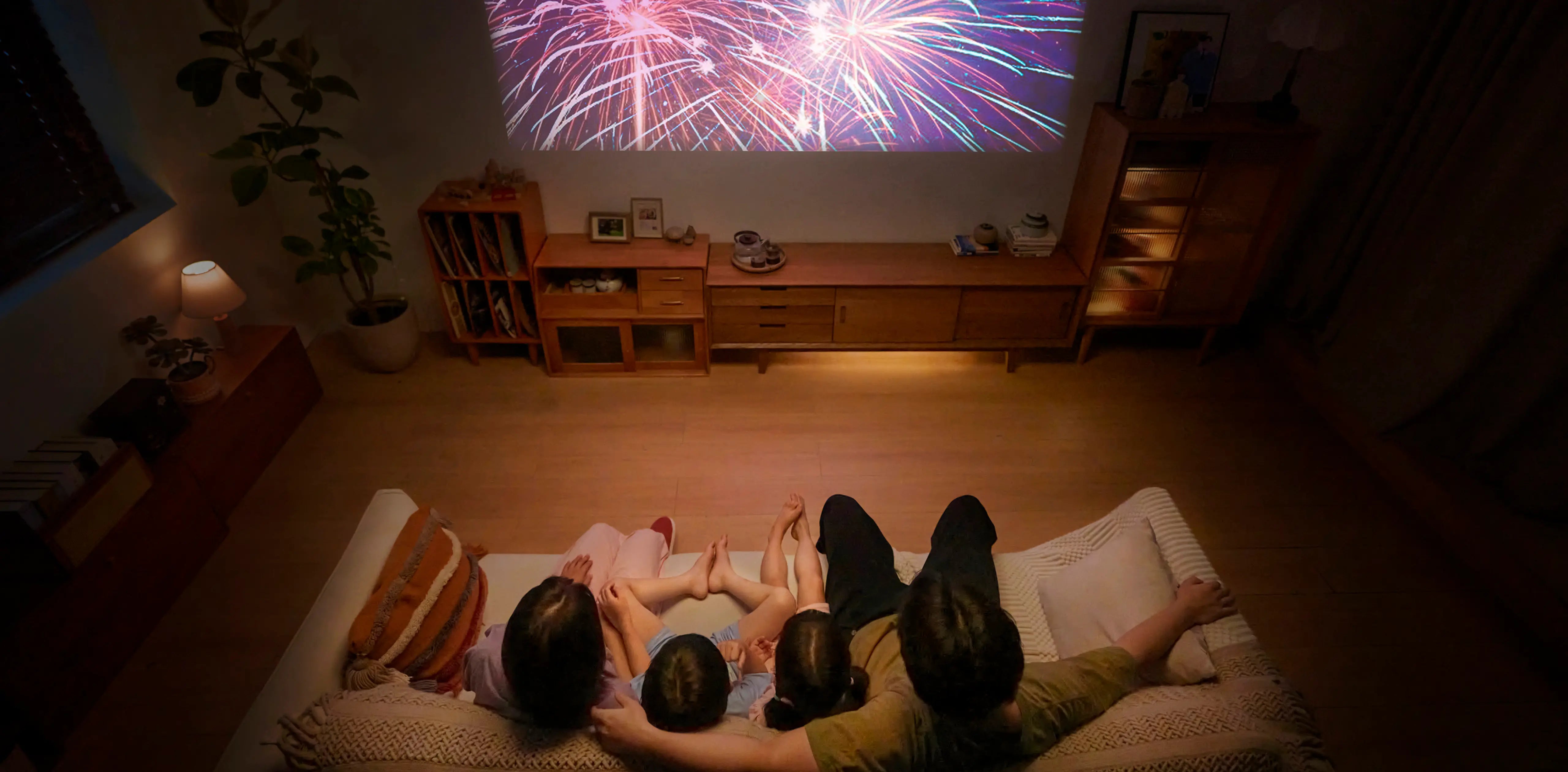 Aladdin X - 工事不要で天井設置、照明一体型3in1家庭用プロジェクター Aladdin X - 工事不要で天井設置、照明一体型3in1家庭用プロジェクター